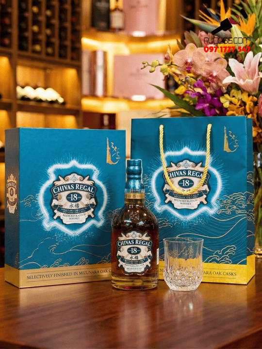 Rượu Chivas 18 Mizunara Hộp Quà Tết 2026 (tặng Ly + Túi)
