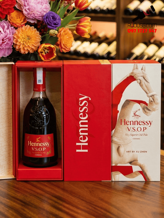 Rượu Hennessy VSOP Deluxe Hộp Quà Tết 2026 (tặng Túi)