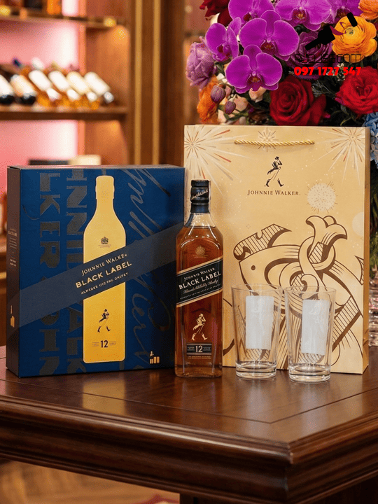 Rượu Johnnie Walker Black 750ml Hộp Quà Tết 2026 (tặng 2 Ly + Túi)