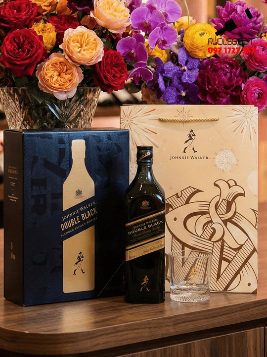 Rượu Johnnie Walker Double Black 1l Hộp Quà Tết 2026 (tặng 2 Ly + Túi)